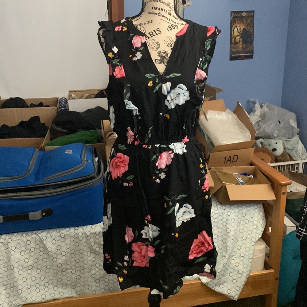 Old Navy Floral Ruffle-Detail Dress - Picture 2 of 7